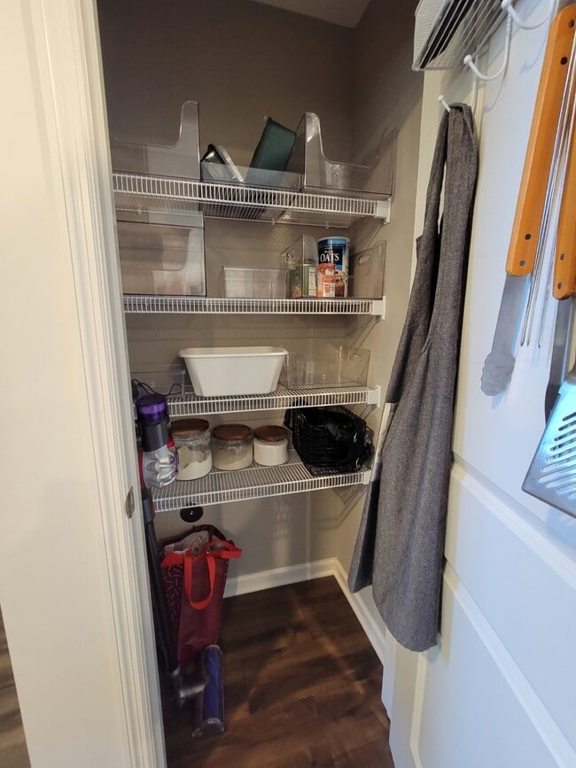 Building Photo - Furnished- Short term lease - Townhome in ...