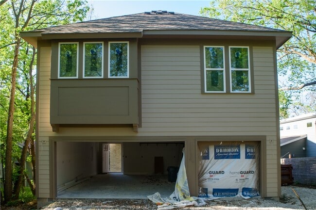 Building Photo - 18 E 4th St