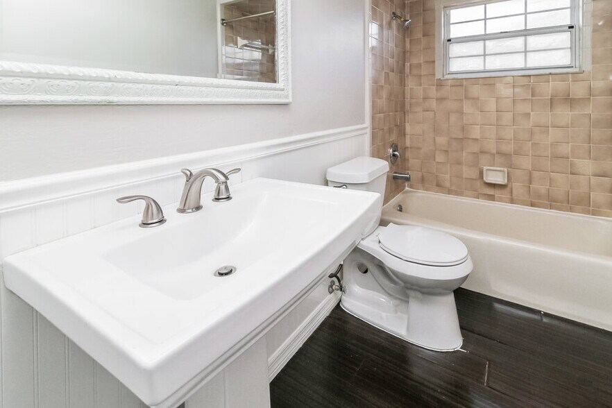 Building Photo - 5306 Royal Oak Dr