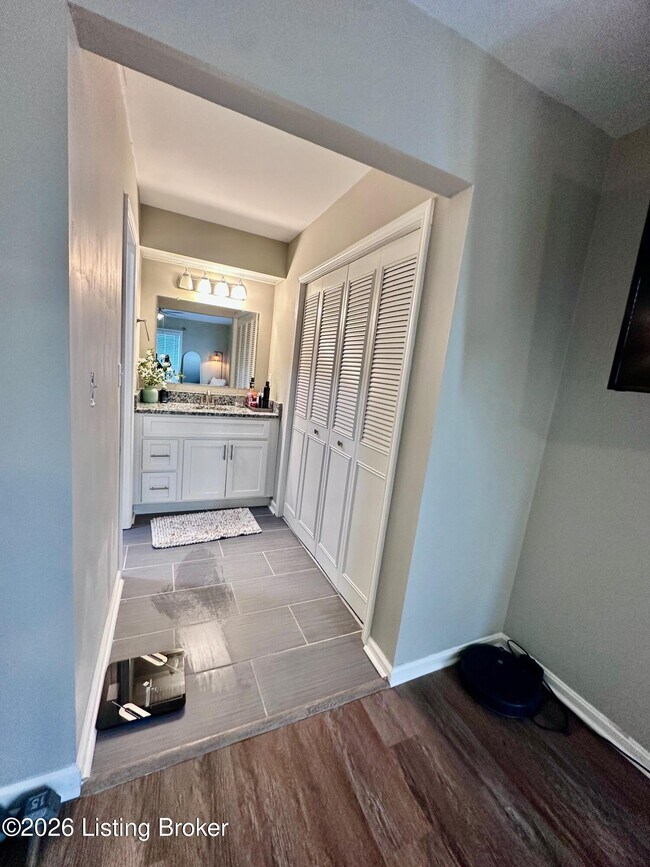 Building Photo - 305 Moser Rd