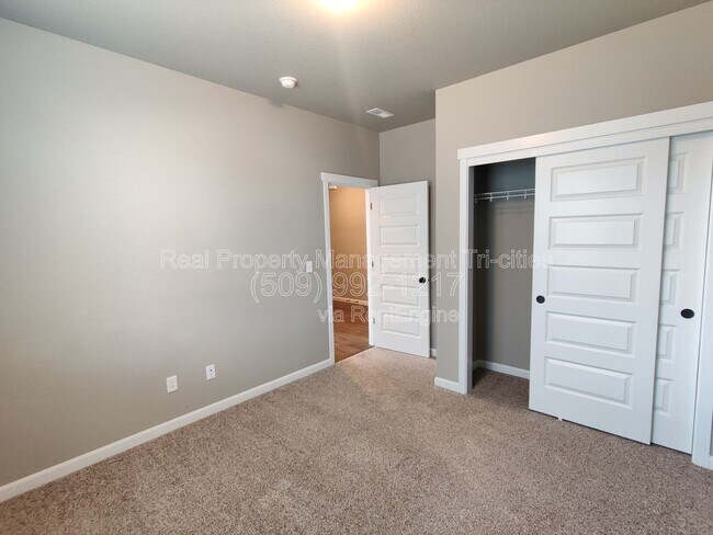 Building Photo - 8304 Gardner St