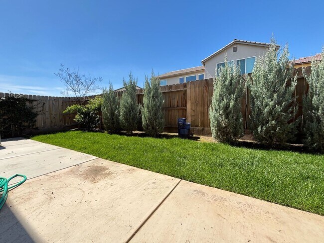 Building Photo - Spacious 3-Bedroom Home with Solar, Modern...