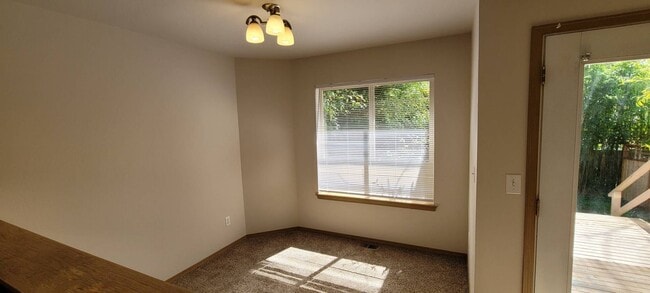 Building Photo - 2814 Queen St