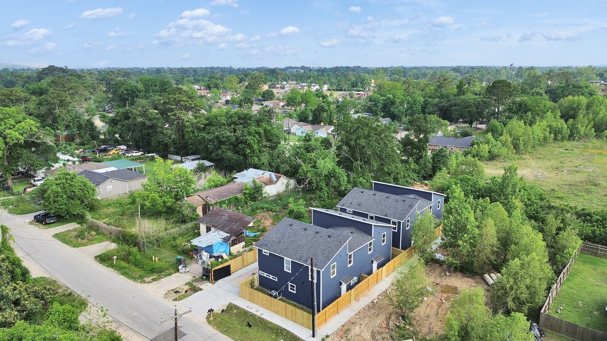 Building Photo - 8104 Crestview Dr