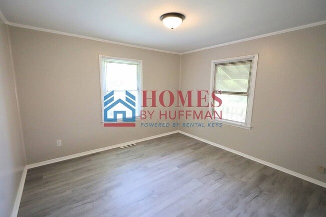 Building Photo - Three Bedroom House  | Attached Garage