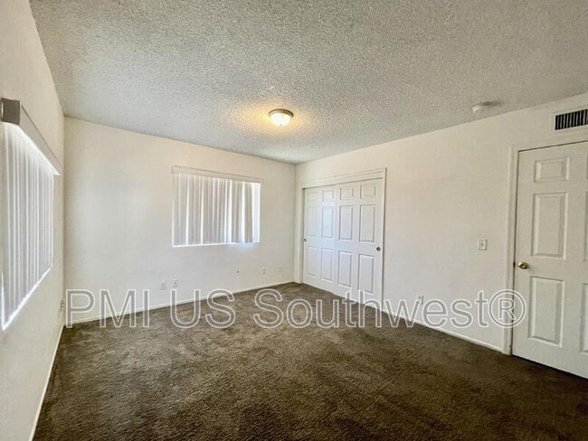Building Photo - 1435 Bryan Dr