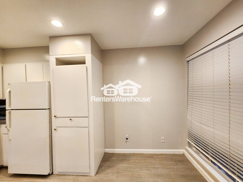 Building Photo - 2575 Marilee Ln