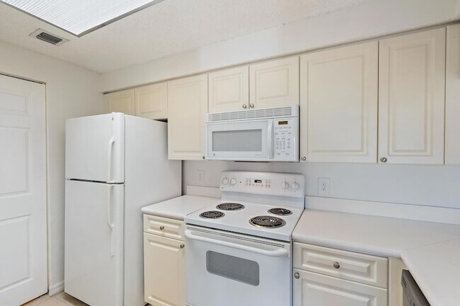 Building Photo - 3022 Alcazar Pl