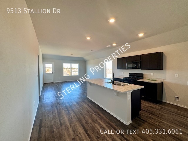 Building Photo - 9513 Stallion Dr