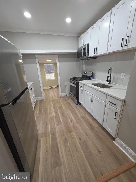 Building Photo - 158 W Green St