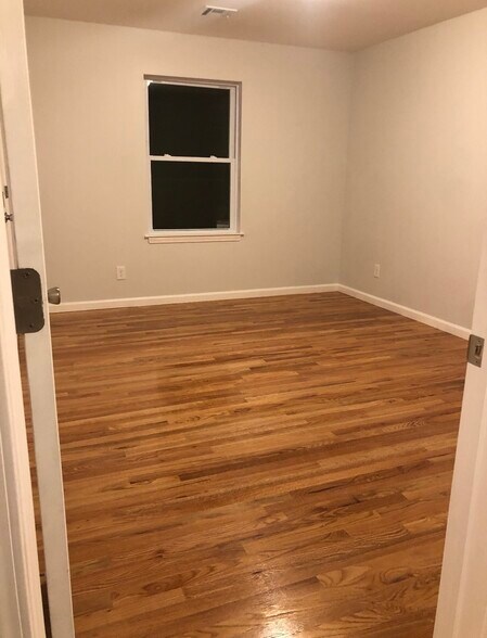 Building Photo - 36 Abbotsford Ave