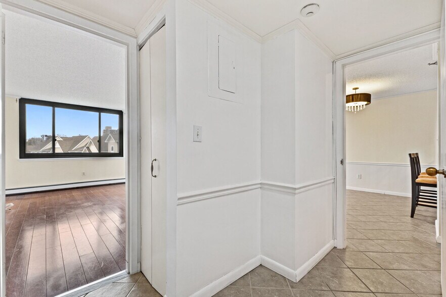 Building Photo - 25 Rockledge Ave