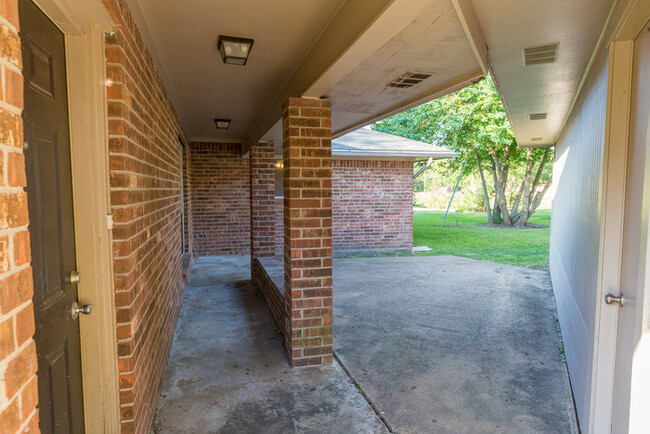 Building Photo - Brick Ranch with 2 car garage