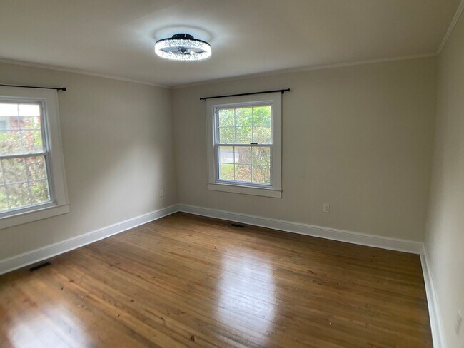 Building Photo - Adorable, Renovated Bungalow with Huge Yard and Deck!
