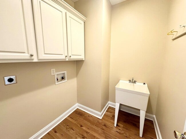 Building Photo - 218 Carrington Ln