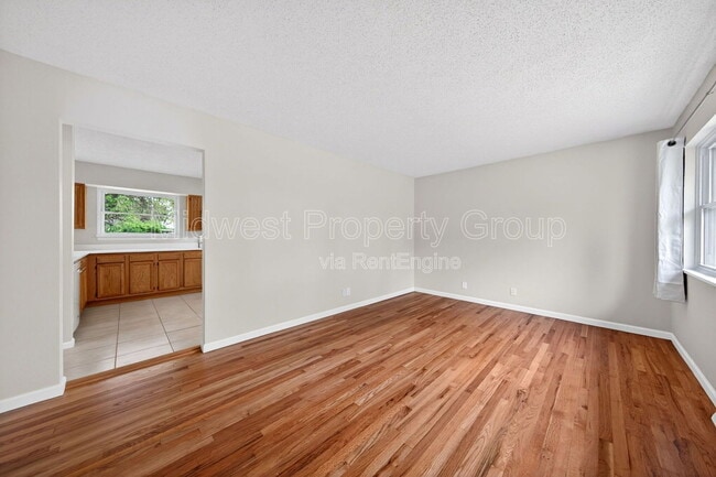 Building Photo - 645 Lilac Dr