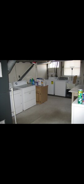 Building Photo - 868 Clifton Crest Ter