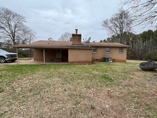 Building Photo - Just off Dave Lyle Blvd, close to shops and restaurants!