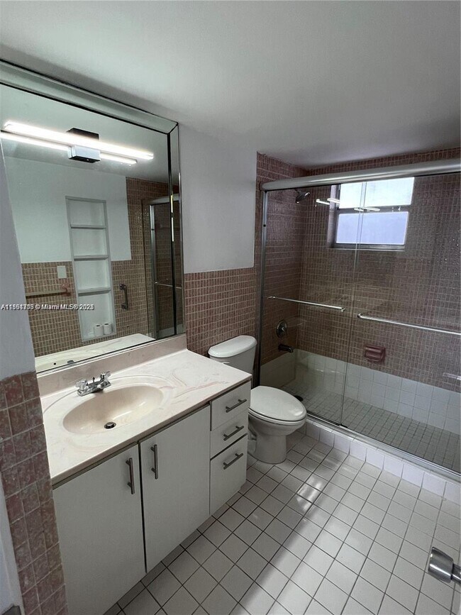 Building Photo - 1145 Normandy Dr