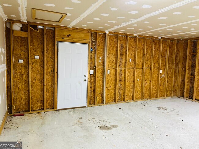 Building Photo - 2289 Roscoe Rd