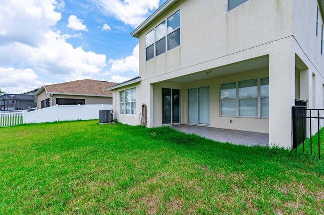 Building Photo - 4/3.5 in Wesley Chapel!