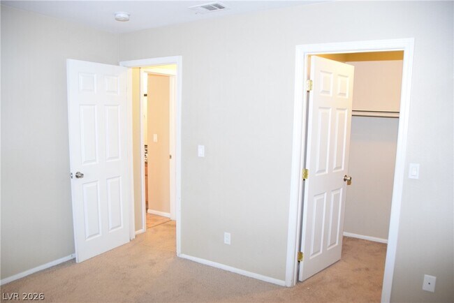 Building Photo - 7300 W Pirates Cove Rd