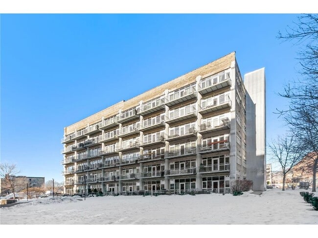 Building Photo - 748 N 3rd St