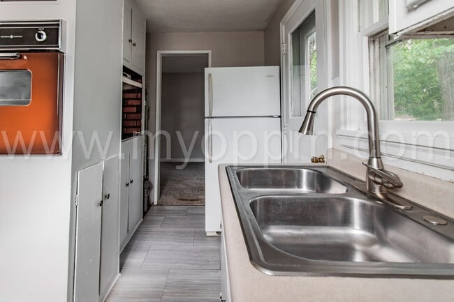 Building Photo - 2 Bedroom Home | Near Offutt Air Force Base