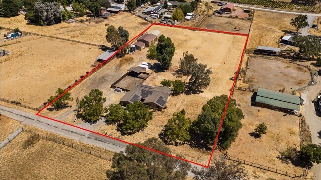 Building Photo - $5595 - Ranch-style home with acreage in West Gilroy's quiet countryside