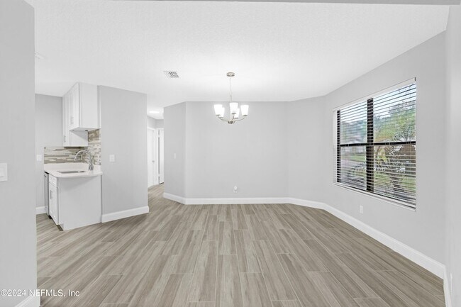 Building Photo - 3912 English Colony Dr S