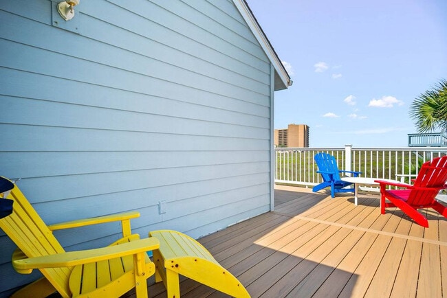 Building Photo - 165 Beach View