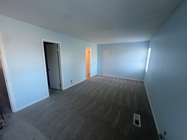 Building Photo - 105 Horizon River Dr