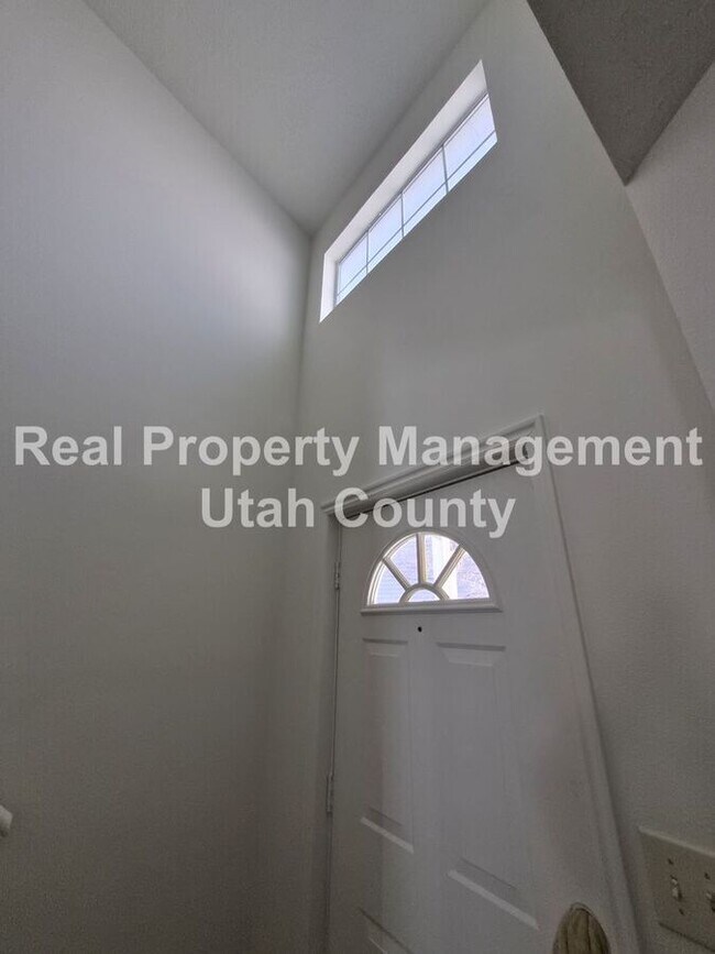 Building Photo - 747 Hanover Dr