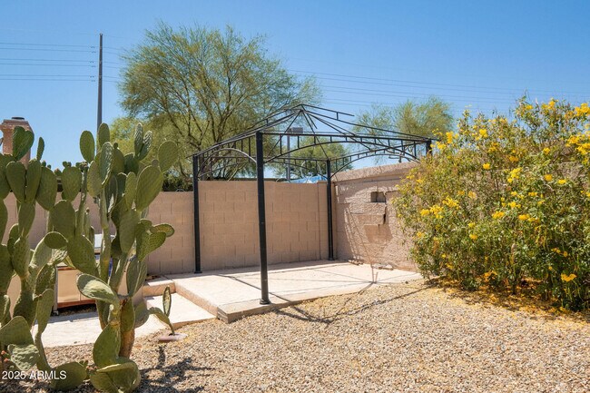 Building Photo - 8842 E Palm Ridge Dr