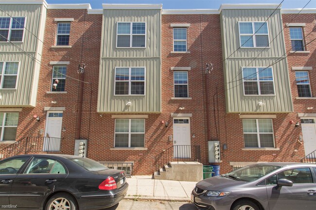 Building Photo - 2 br, 1 bath Triplex - 1501 MASTER ST Unit 2