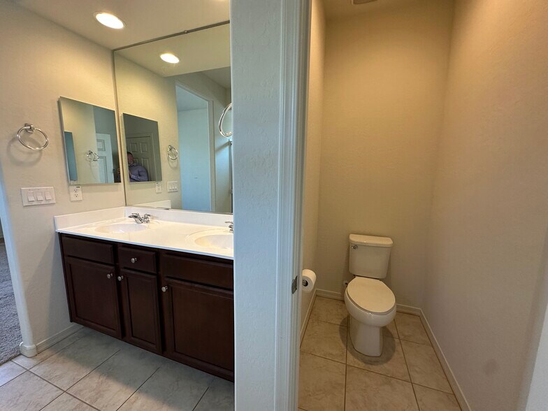 Building Photo - 5708 N 88th Ave