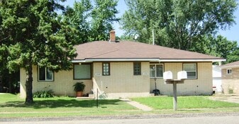 Building Photo - 2726 Pomona Dr