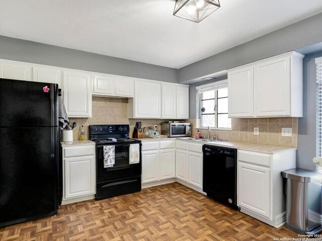 Building Photo - BEAUTIFUL TERRELL HEIGHTS 2-BEDROOM HOME ON LARGE CORNER LOT