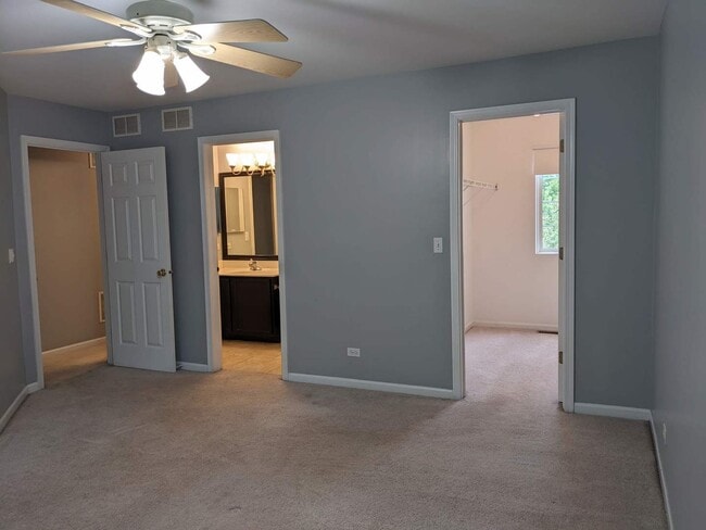 Building Photo - 3994 Blackstone Dr