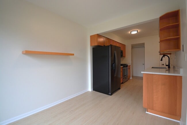 Building Photo - 1151 Longford Rd