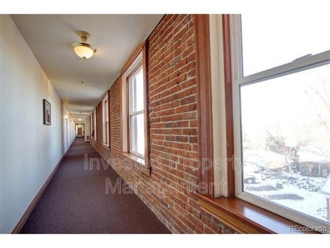 Building Photo - 3249 W Fairview Pl