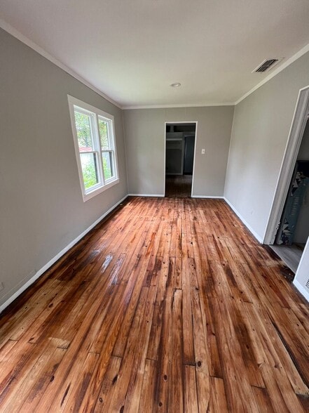 Building Photo - 335 Henry St