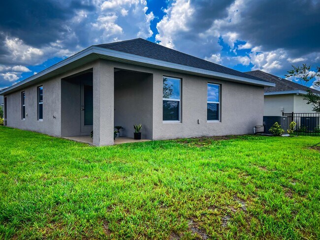 Building Photo - Beautiful 3 Bedroom Home with Pond View & No Rear Neighbors