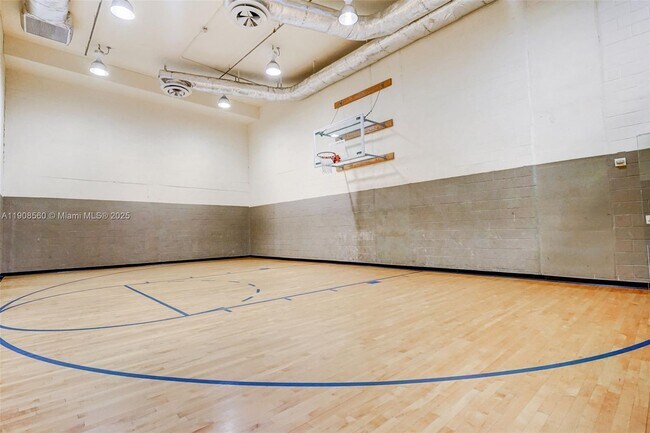 Building Photo - 511 SE 5 Ave