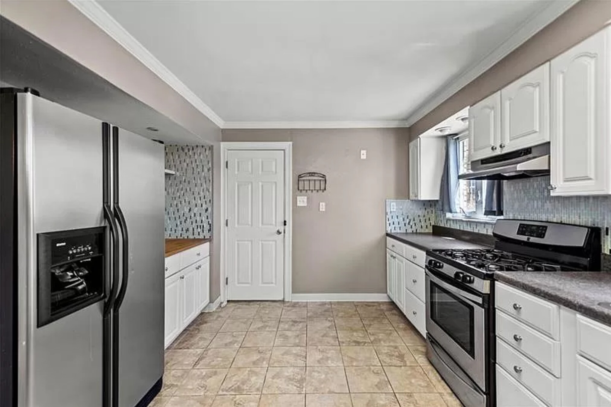 Building Photo - 433 Winterhill St