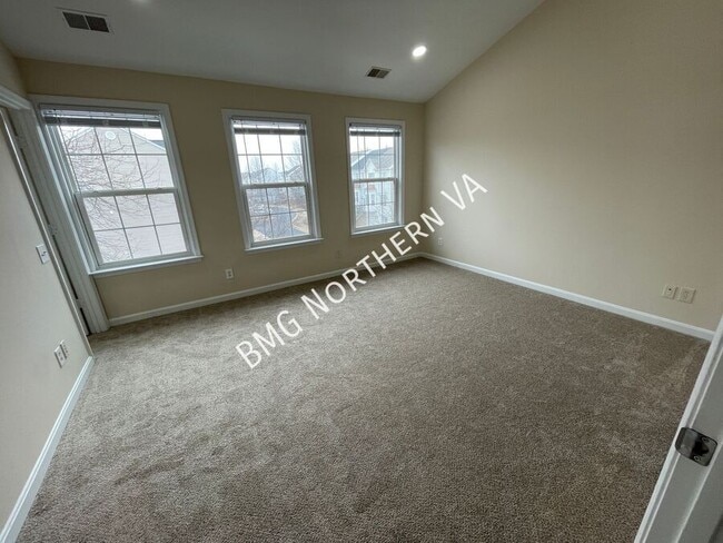 Building Photo - 22525 Maison Carree Square