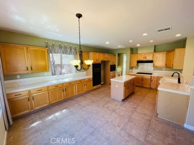 Building Photo - 1574 Glencrest Dr