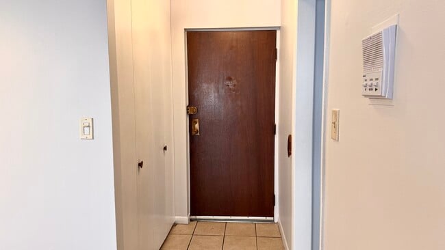 Building Photo - 835 Judson Ave