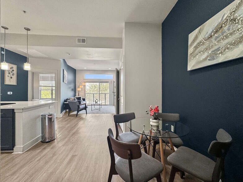 Building Photo - 2916 Indiana St