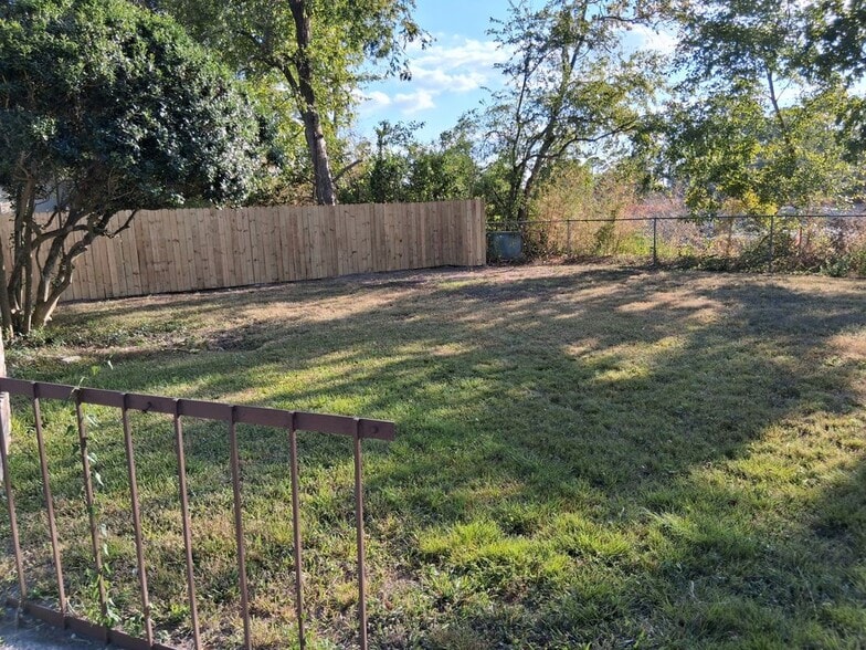 Building Photo - 7515 Brush Wood Dr